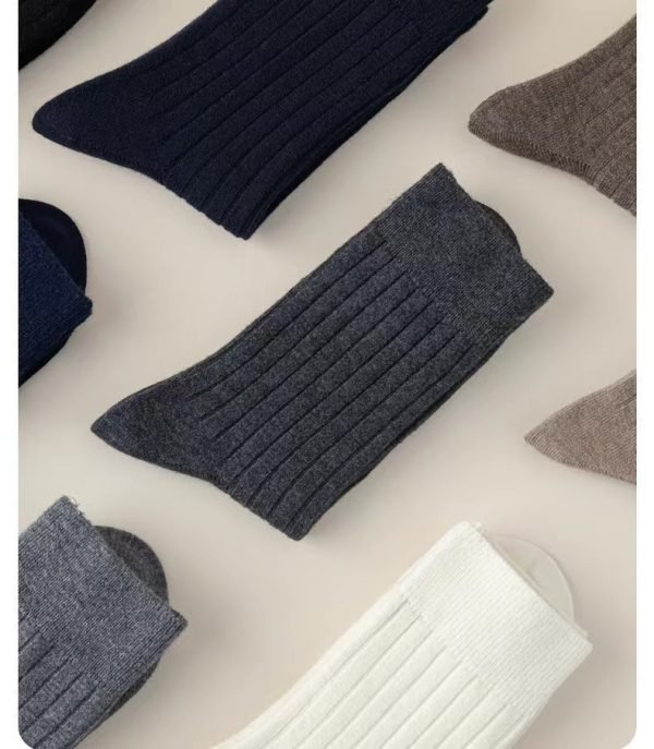 Heat-retaining socks for indoor and outdoor wear