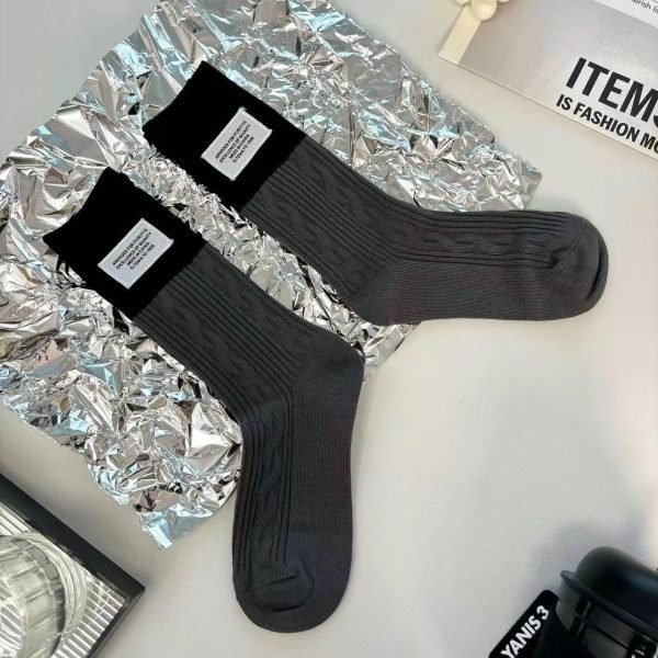 Low-profile luxury mid-calf socks