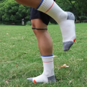 Soft cotton athletic socks for basketball players Extra-long basketball socks with ankle support