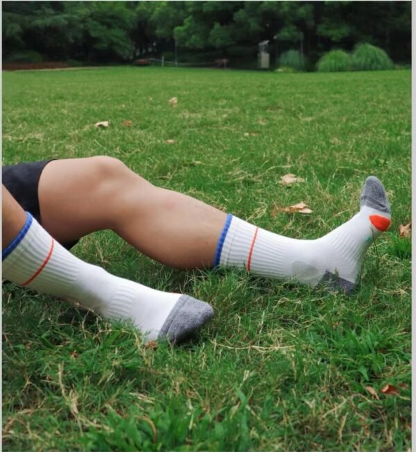 Basketball socks with breathable mesh panels